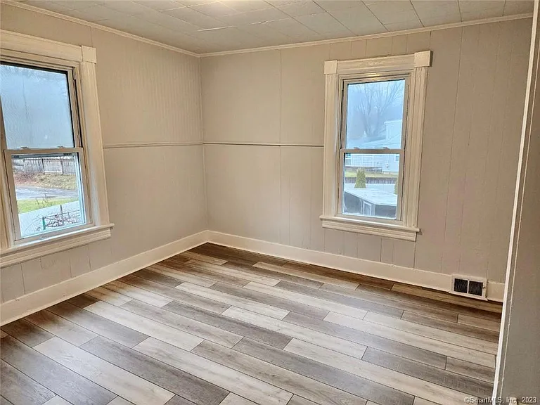 303 Newtown Ave — Photo 14