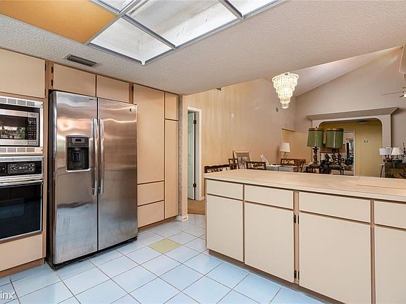 2nd image of 444 Greenleaf Sq