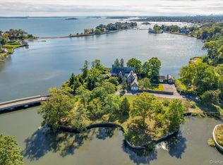 1 Pryer Manor Rd, Larchmont, NY 10538