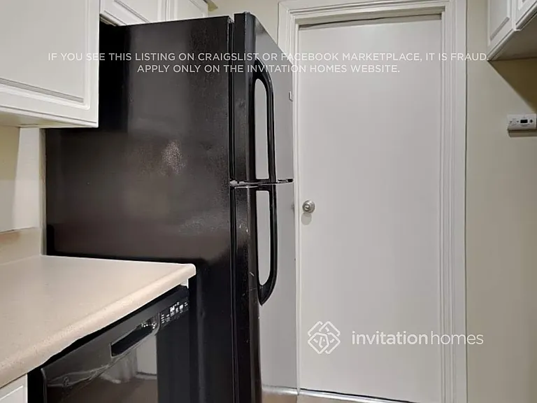 2421 E Sylvia St — Photo 8