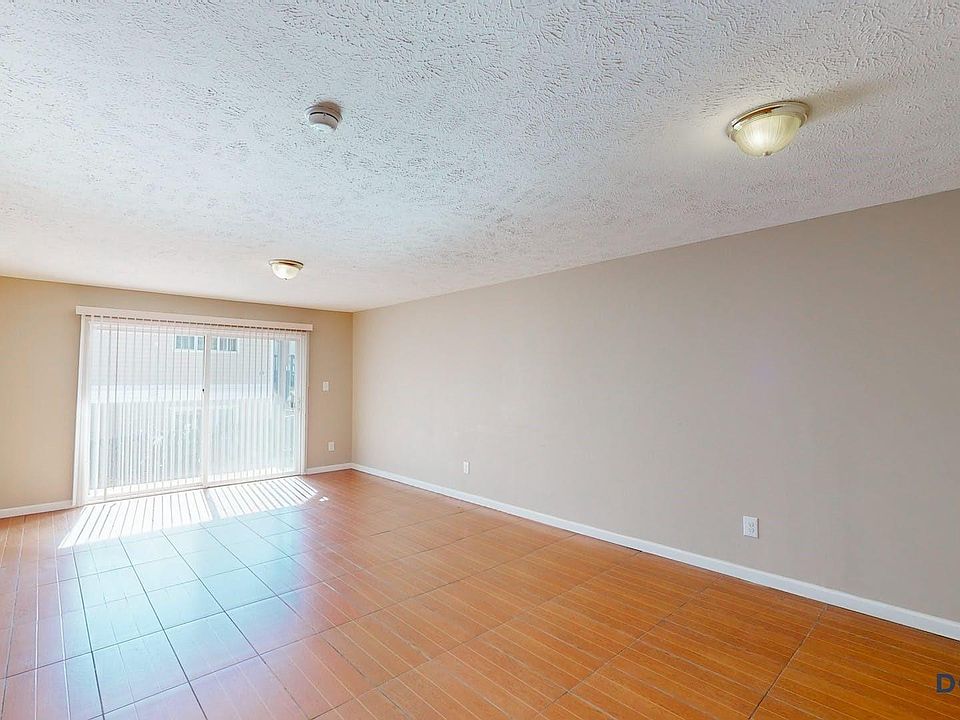 2nd image of 2663 Thomas Ln #1B