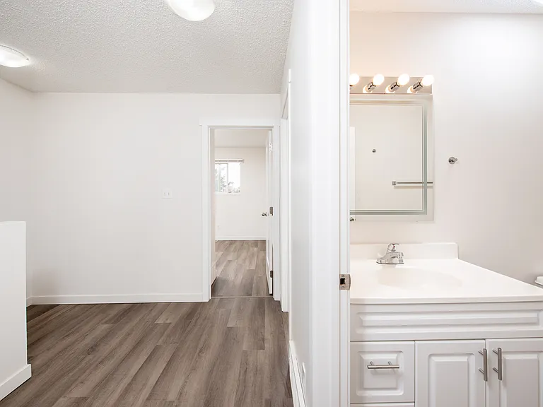 180 Bridgeport Blvd — Photo 22