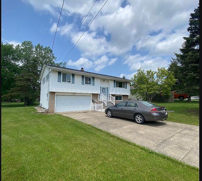 1st image of 570 Jeanette St