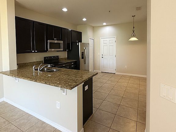 5th image of 2495 Seven Oaks Dr