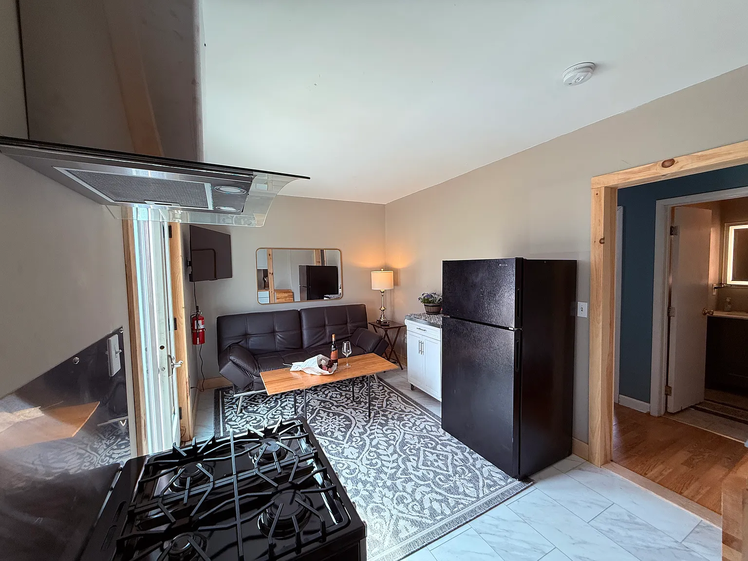 1 bed, $1,300 — Photo 2
