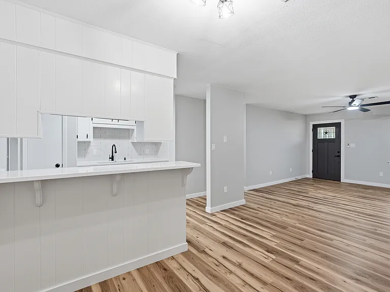 1009 S Jefferson St — Photo 4