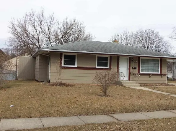 2524 Heritage Ct, Rockford, IL 61108