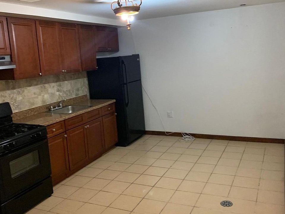 1st image of 955 E 215th St #1