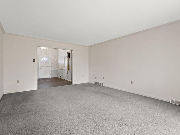 5th image of 313 Jesselin Dr