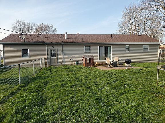 3rd image of 1117 E Pleasant Dr