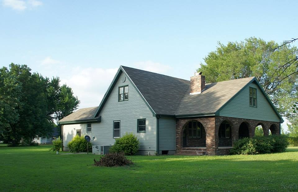 2nd image of 866 NE Highway 69 Flt #69