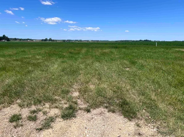 721 Meadow Ridge Ln #725, Lena, IL 61048