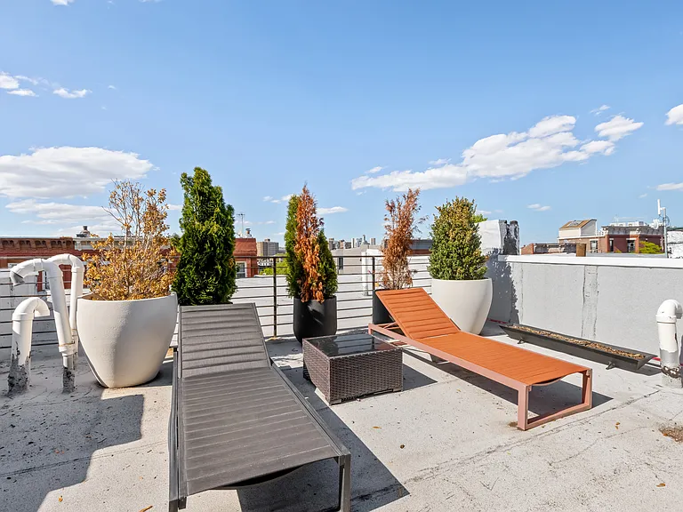 586 Quincy St #1B — Photo 21