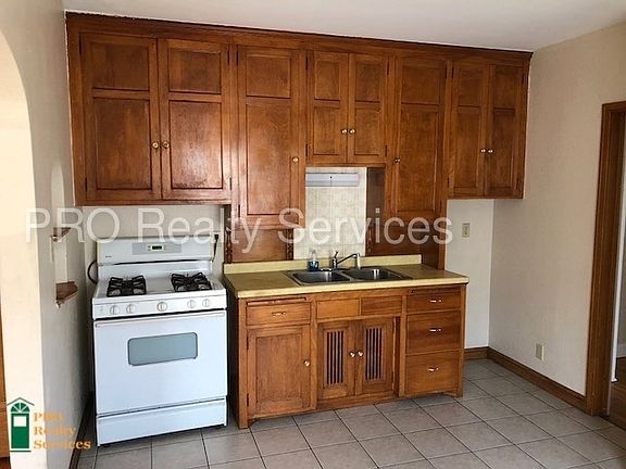 2nd image of 1814 44th Ave N APT 4