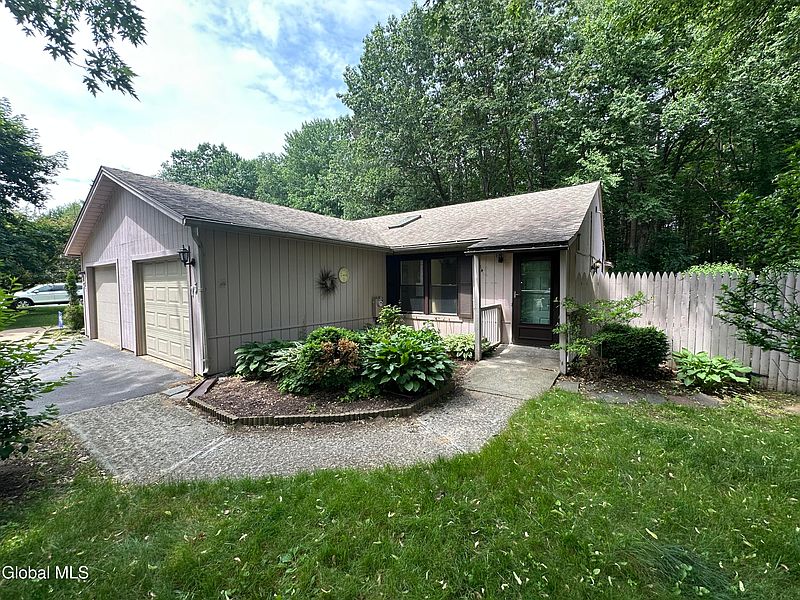 2nd image of 75 Arrow Wood Place