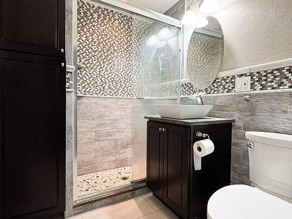 5th image of 19-18 Ditmars Blvd Unit 1D