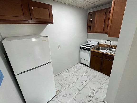 3rd image of 1221 White Ave