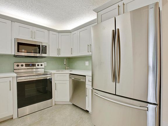 5th image of 13810 Oneida Dr APT D1