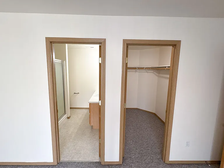 2 bed, 2.5 bath, 1350 sqft, $1,325 — Photo 16