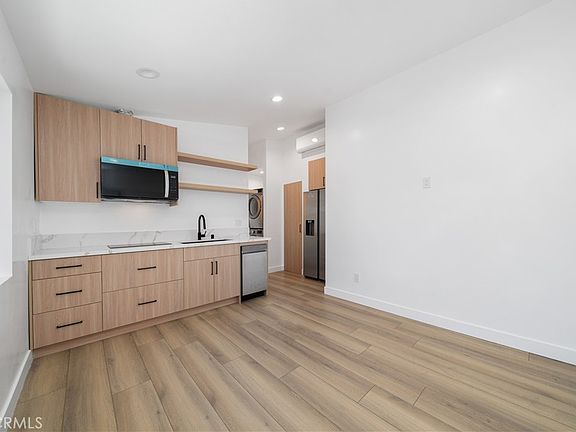 5th image of 22930 Leadwell St