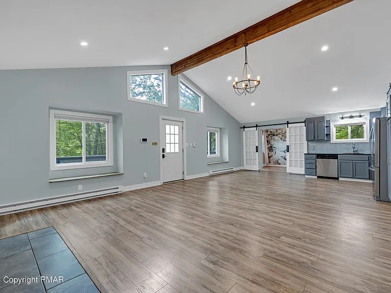 7054 Woodbridge Dr W — Photo 5