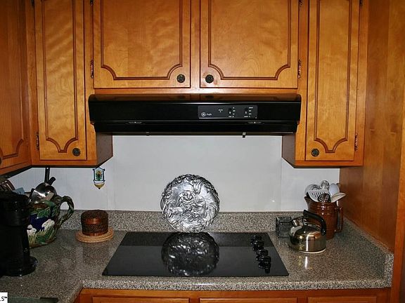 4th image of 8 Briarwood Blvd