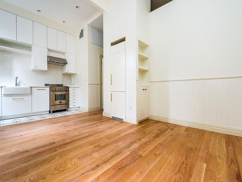 1st image of 879 Woodward Ave #3
