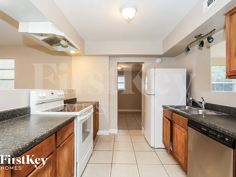 3204 Rogero Rd — Photo 8