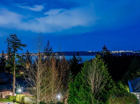 4751 Headland Dr, West Vancouver, BC V7W 3H6