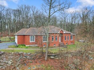 212 Rodeo Dr, Lords Valley, PA