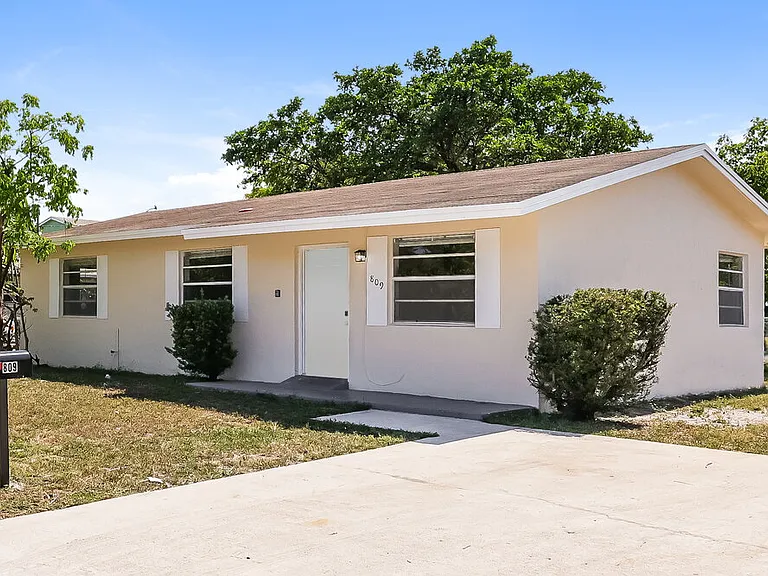 809 NW 2nd Ave — Photo 3