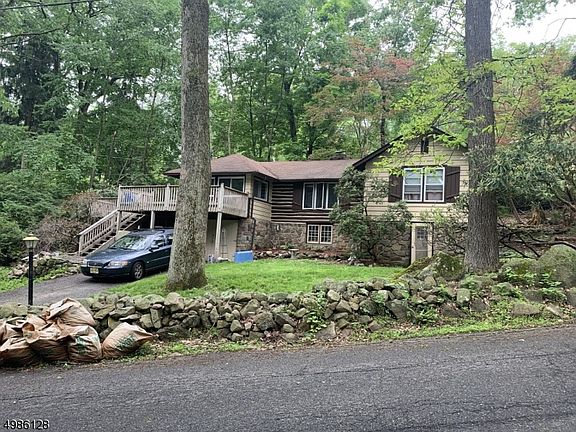 2nd image of 117 Glenside Trl