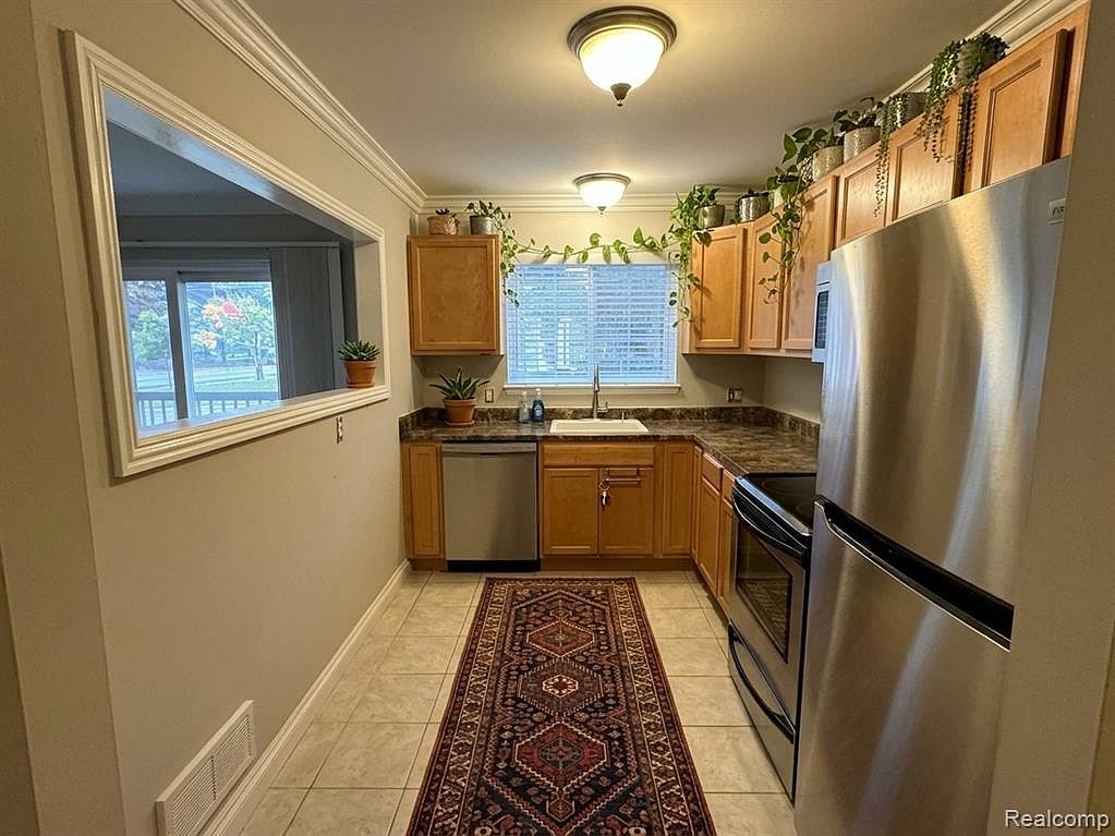 3501 W Forteen Mile Rd Apt 11, photo 5