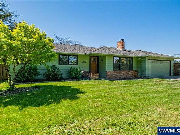 3rd image of 2832 NW Oak Grove Dr