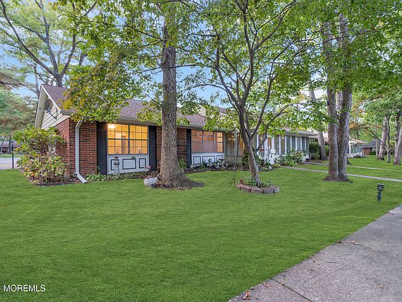 2nd image of 129A Farrington Court