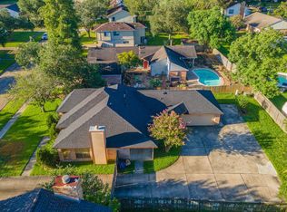 428 Old Course Dr, Friendswood, TX 77546