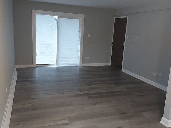 4th image of 1811 Memorial Dr APT 1W