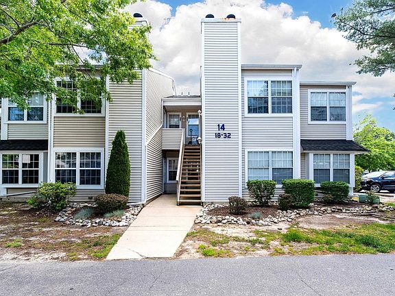 3rd image of 32 Malibu Way #32