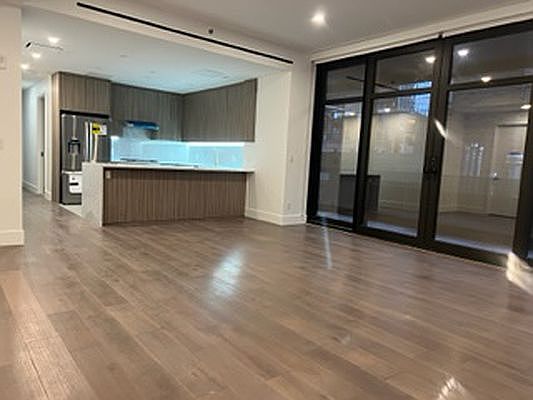 1st image of 249 E 50th St APT 10