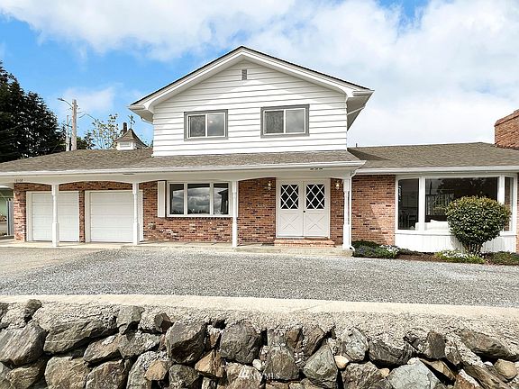 4th image of 16102 Larch Way