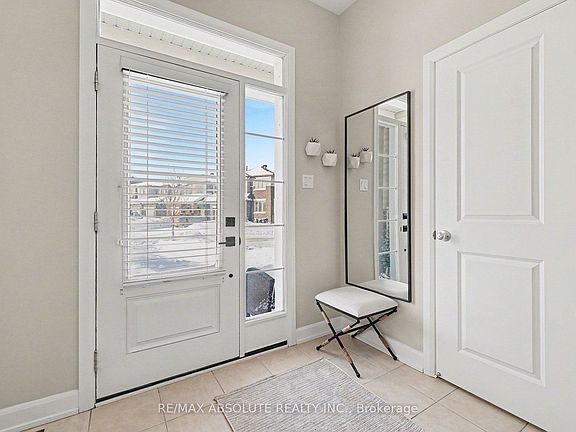 3rd image of 633 Geranium Walk