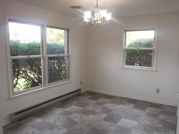 5th image of 610 Victoria Dr