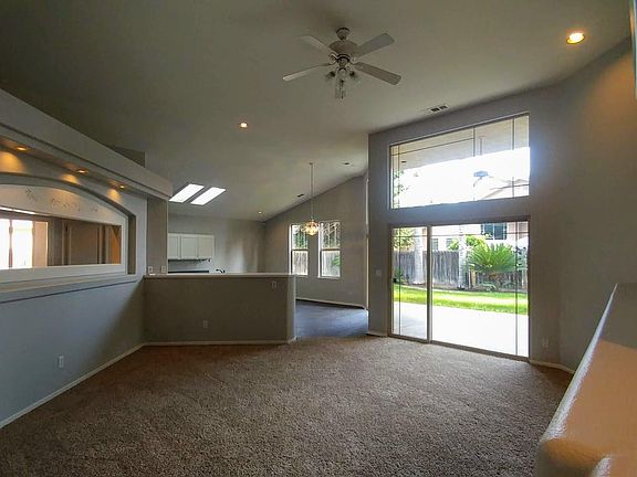 4th image of 1446 E Parkview Ct