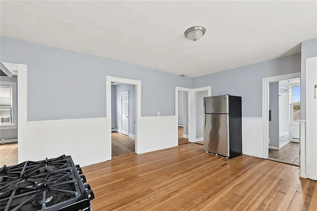 3 bed, 1.0 bath, 1000 sqft, $1,800 — Photo 3