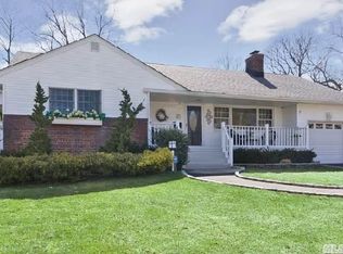 5 Thomas Powell Blvd, Farmingdale, NY 11735