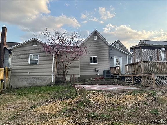 2nd image of 505 E Main St