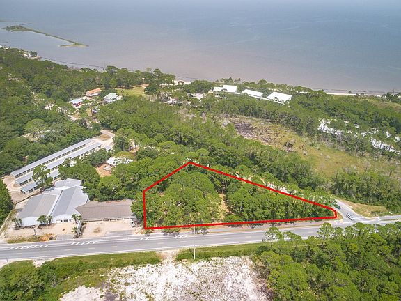 4th image of 72 Island Dr