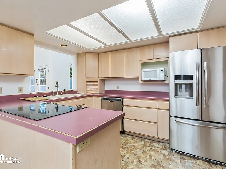 1821 Commodore Dr — Photo 4