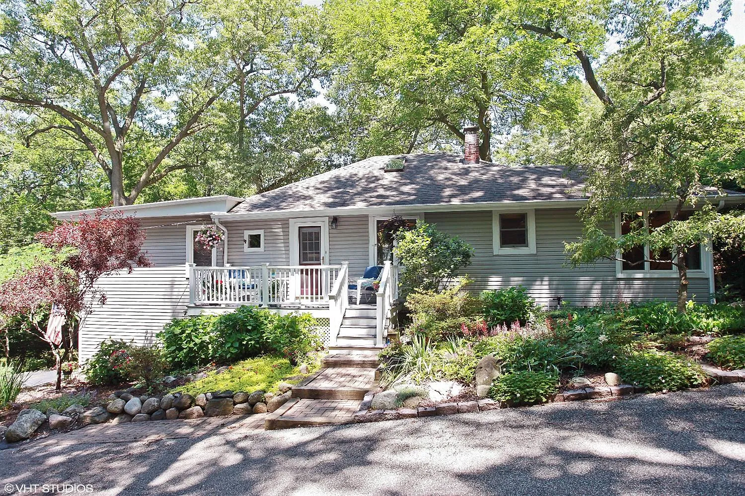 1708 Rosamond Dr photo 1