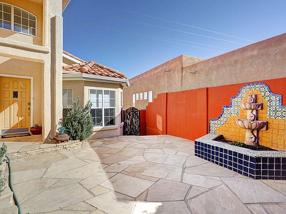 2nd image of 905 Calle Coronado SE